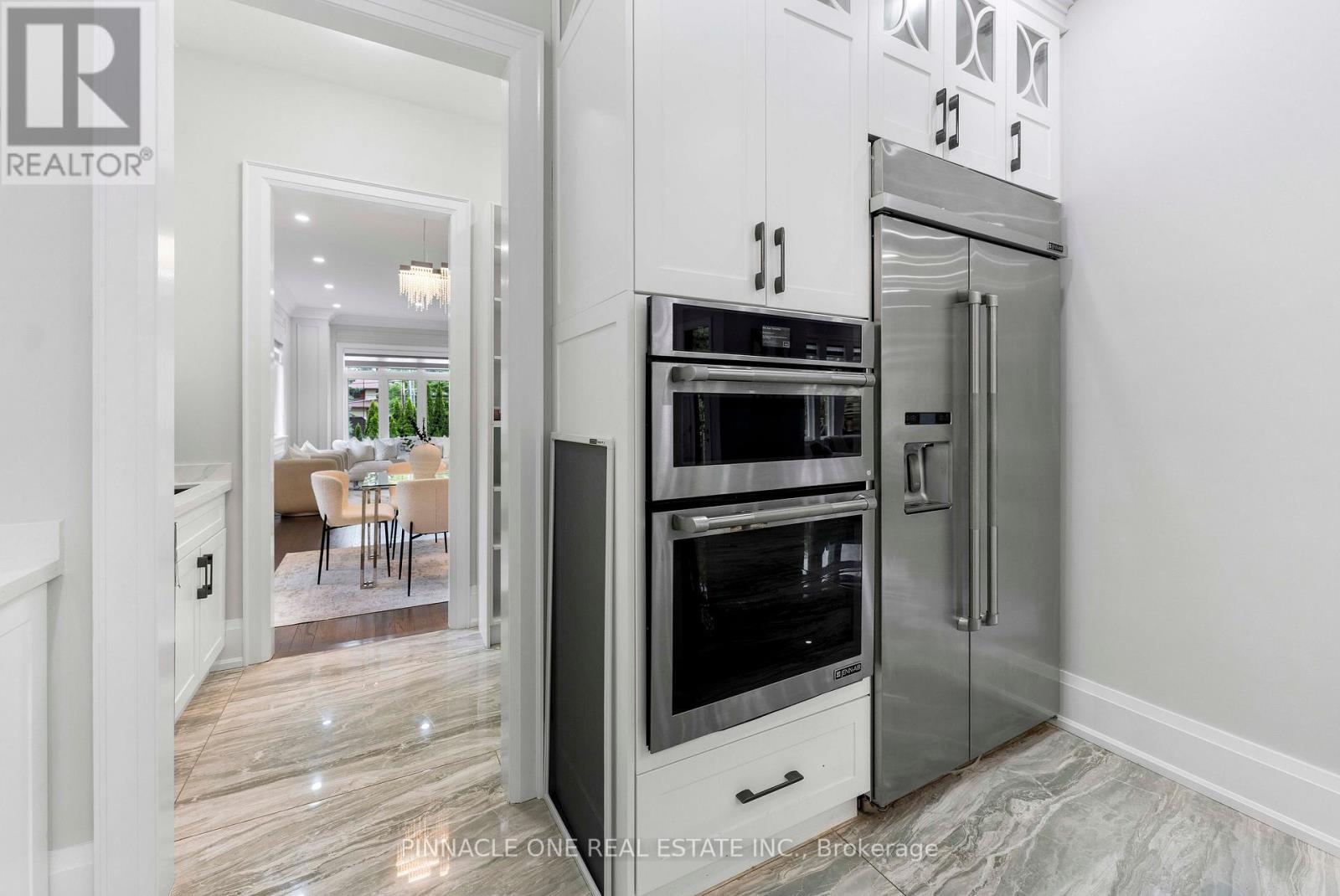 832 SHEPPARD AVENUE - Image 8