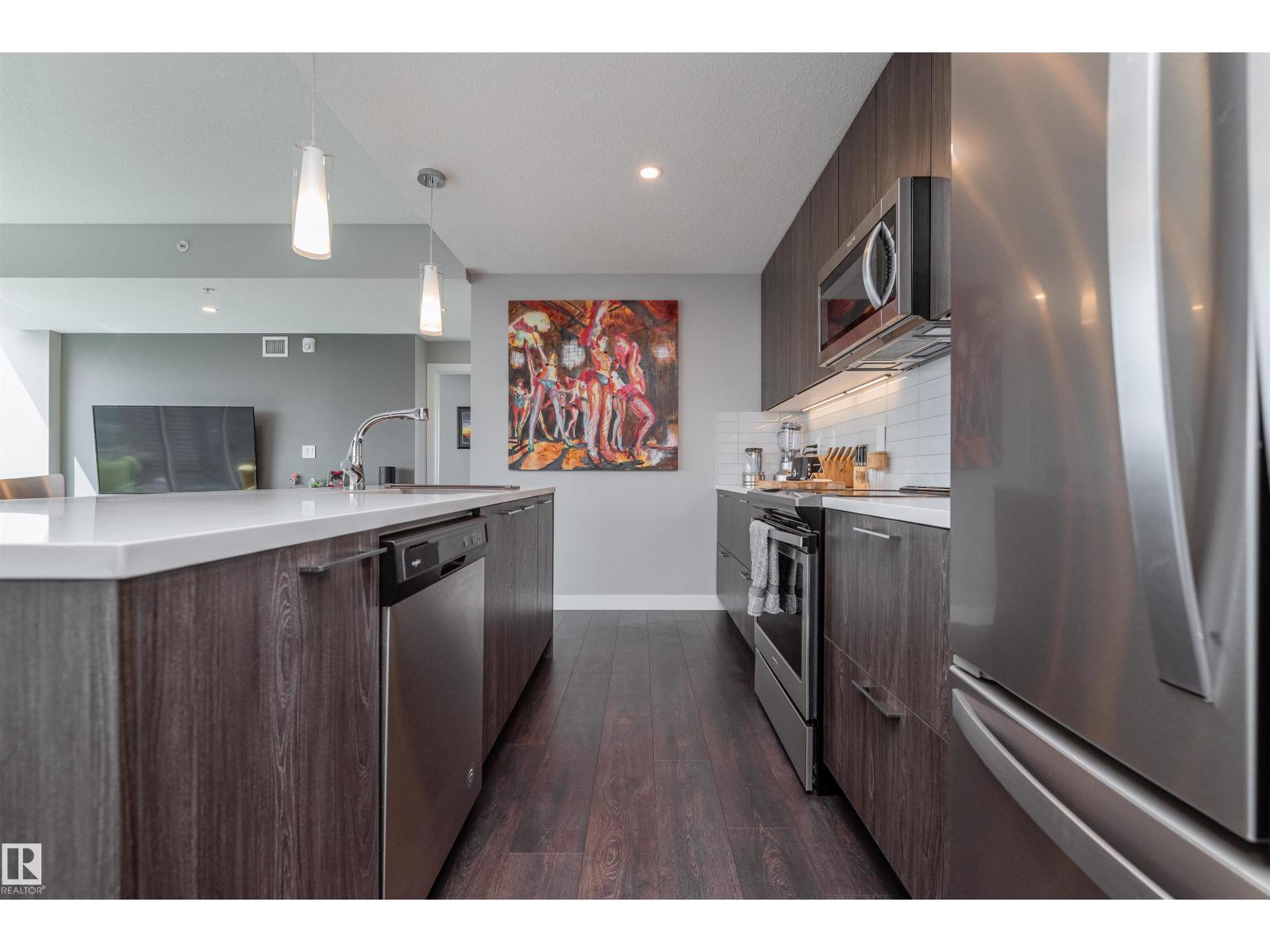 #2400 10180 103 ST NW - 16