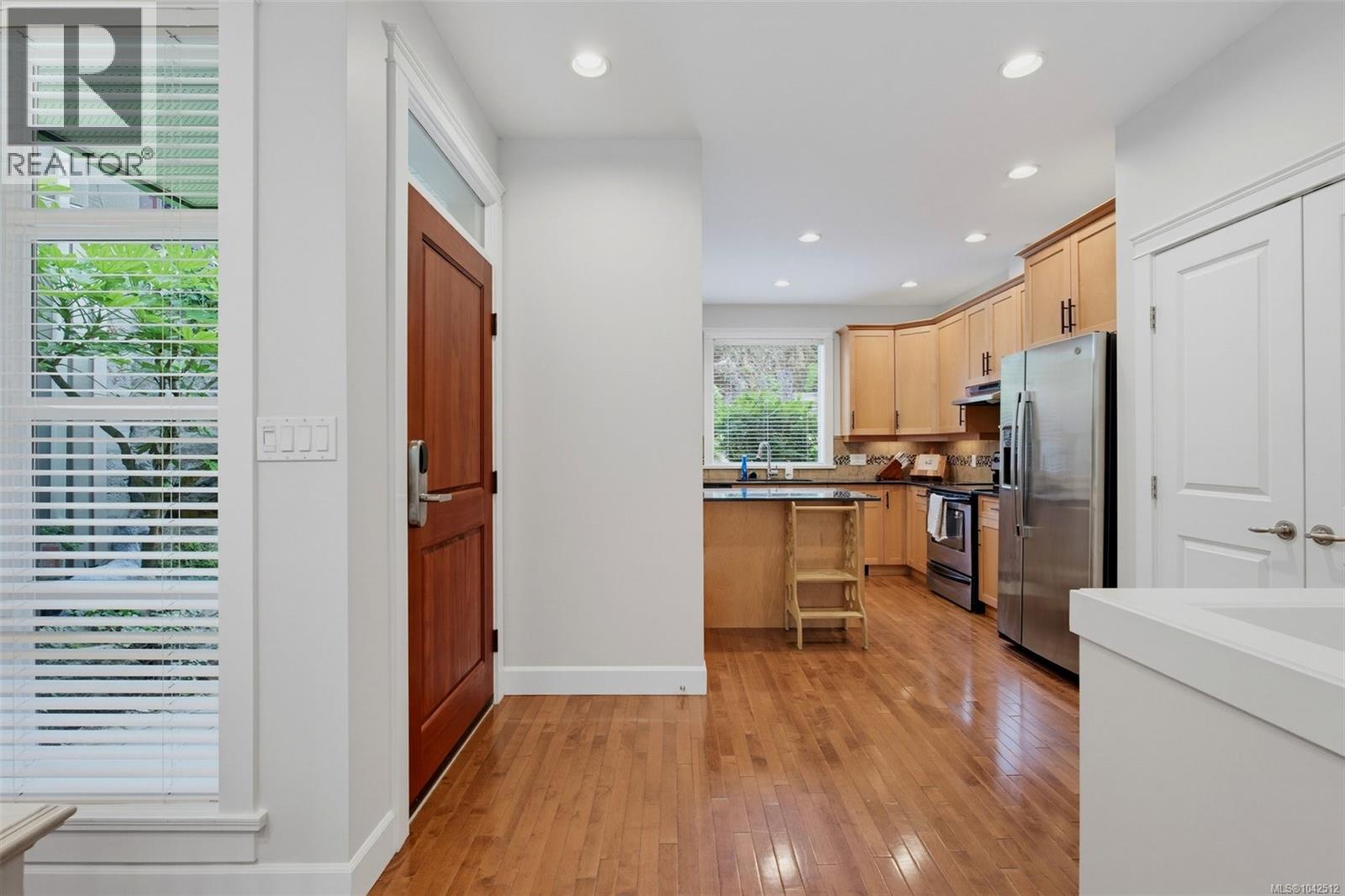 #22 551 Bezanton Way - 4