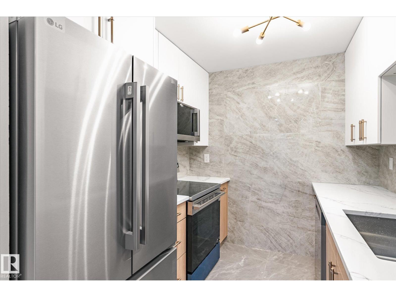 6540 184 ST NW - 8