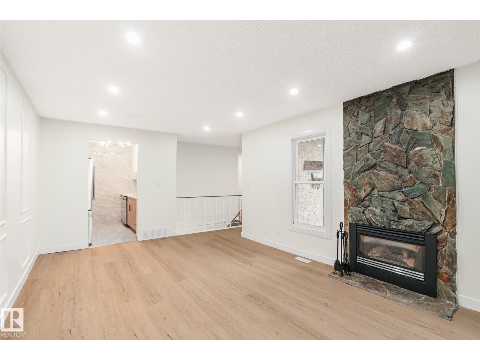 6540 184 ST NW - 7