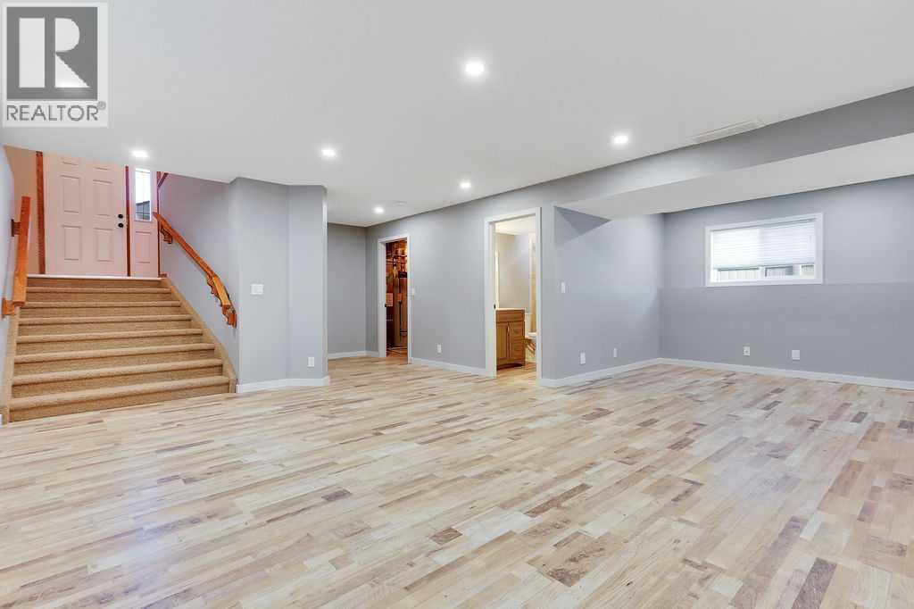 9 Thomas Place — photo 32