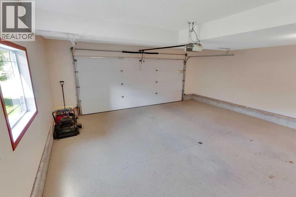 9 Thomas Place — photo 41