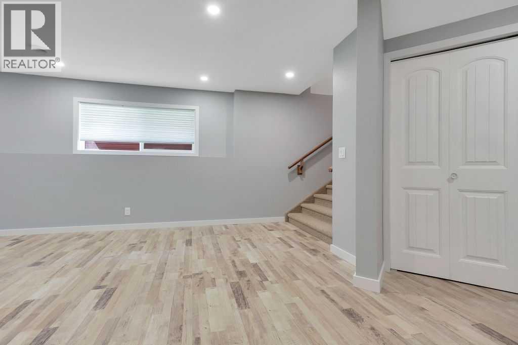 9 Thomas Place — photo 33