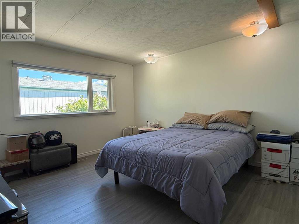 204 6 Street - 27