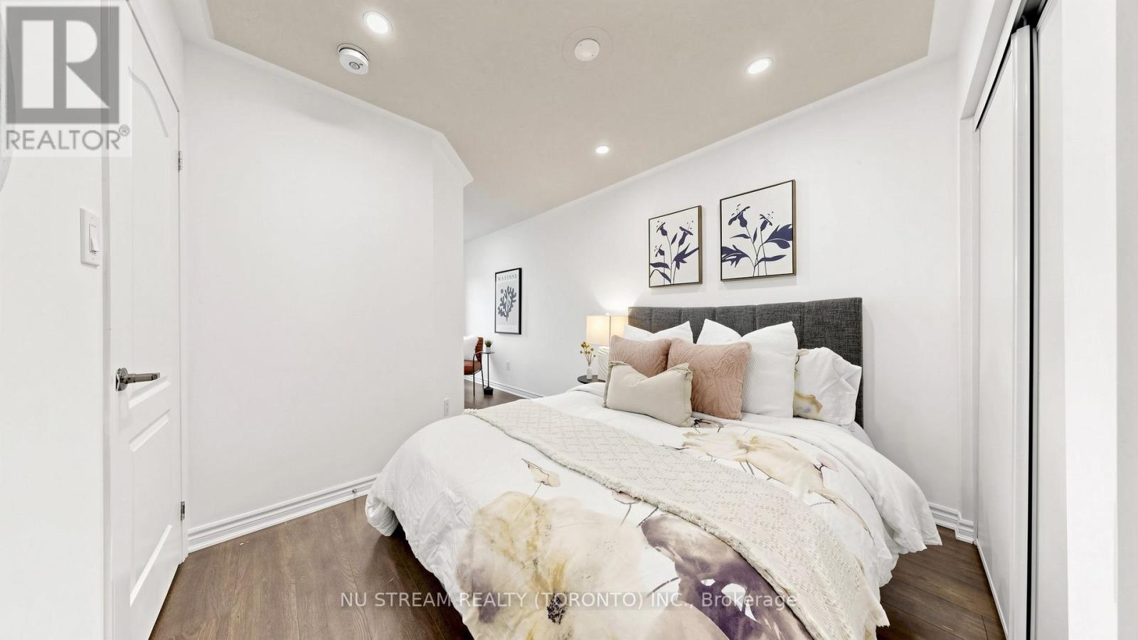 #17 15 HERON PARK PLACE - 28