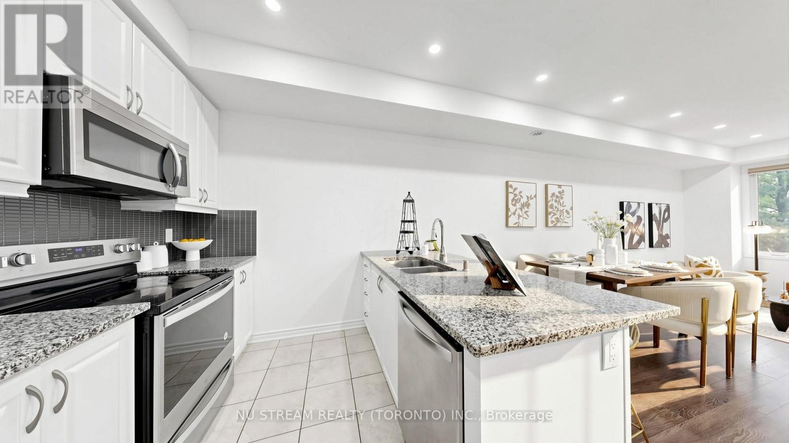 #17 15 HERON PARK PLACE - 17
