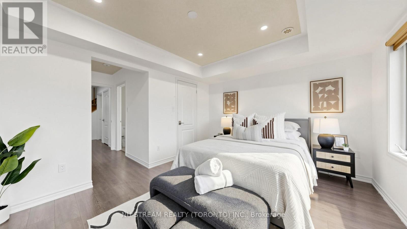 #17 15 HERON PARK PLACE - 23