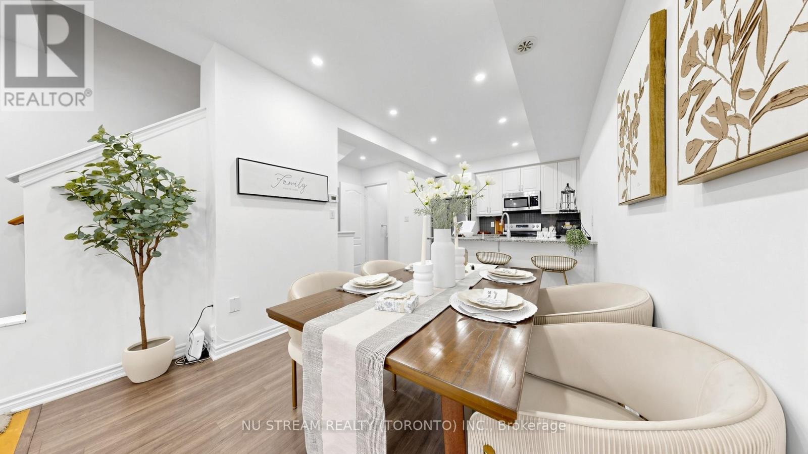#17 15 HERON PARK PLACE - 11