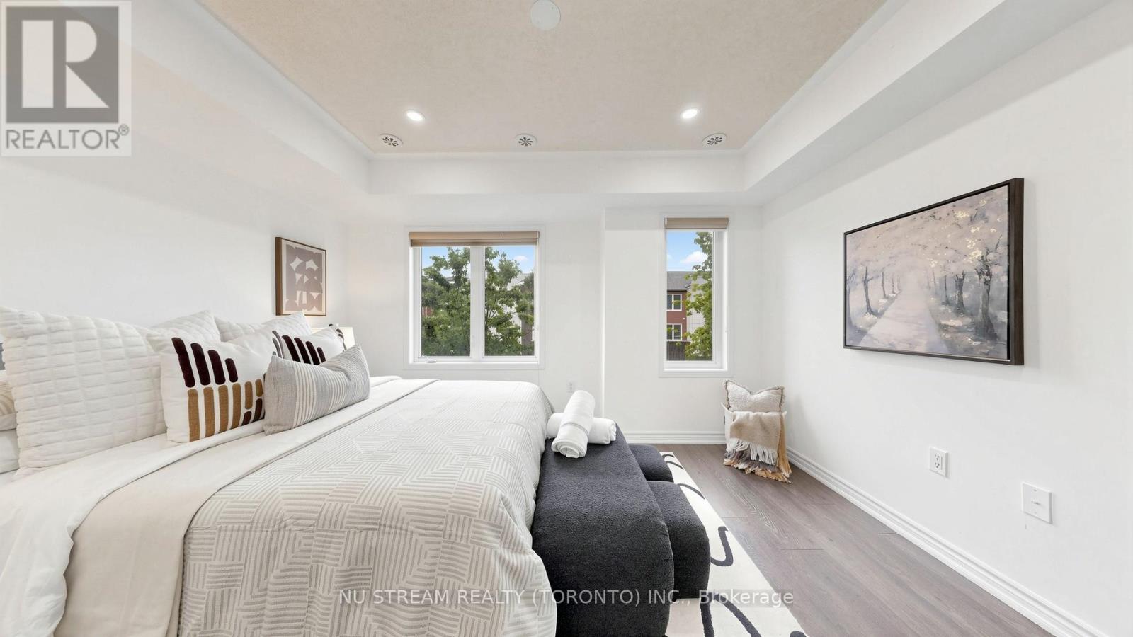 #17 15 HERON PARK PLACE - 22