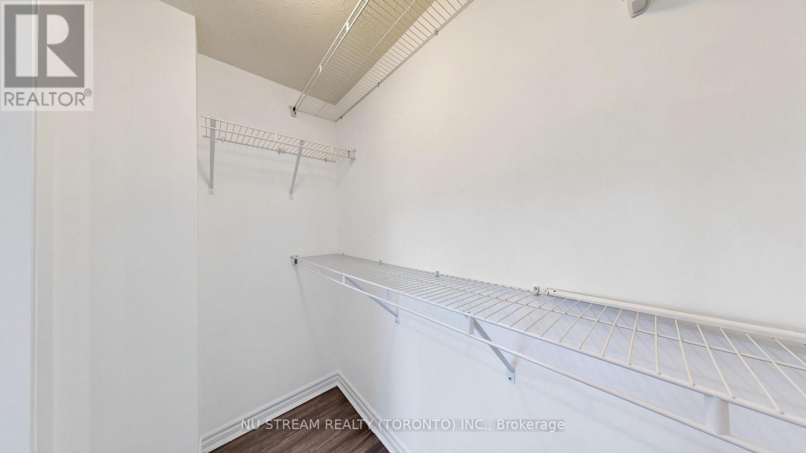 #17 15 HERON PARK PLACE - 25