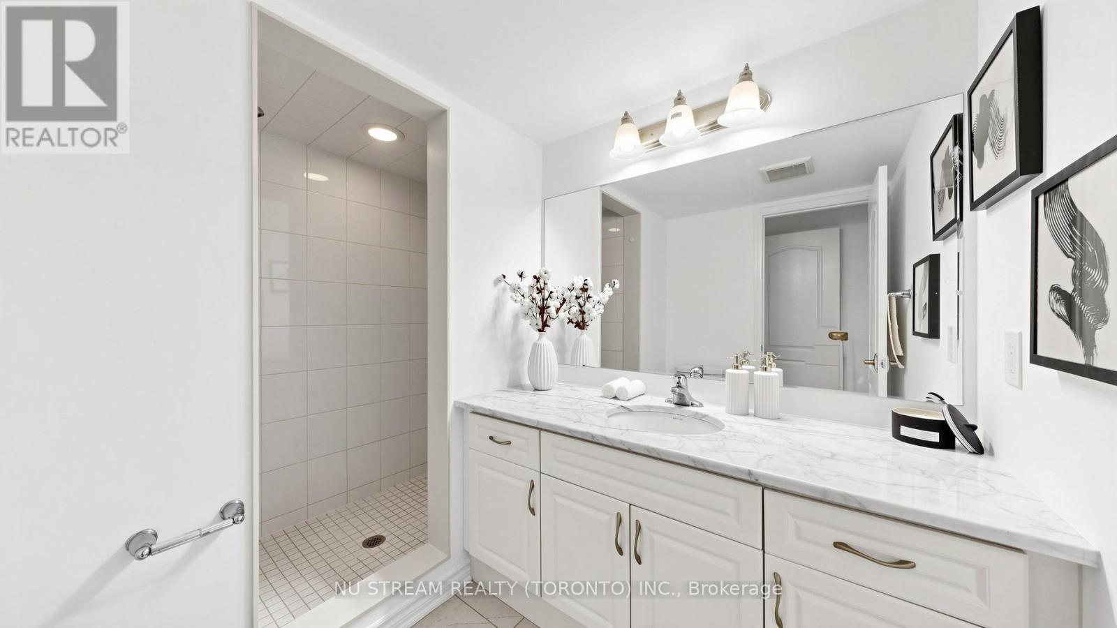#17 15 HERON PARK PLACE - 26