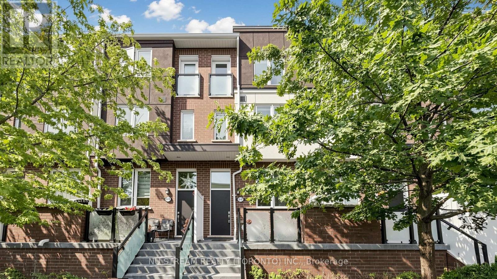 #17 15 HERON PARK PLACE - 1