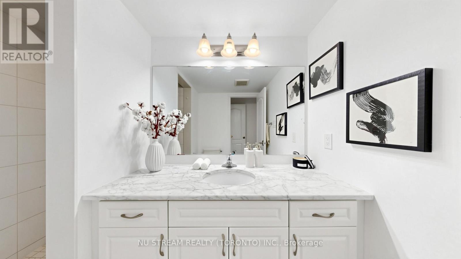 #17 15 HERON PARK PLACE - 27
