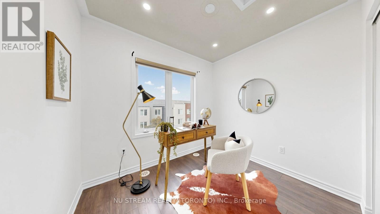 #17 15 HERON PARK PLACE - 31