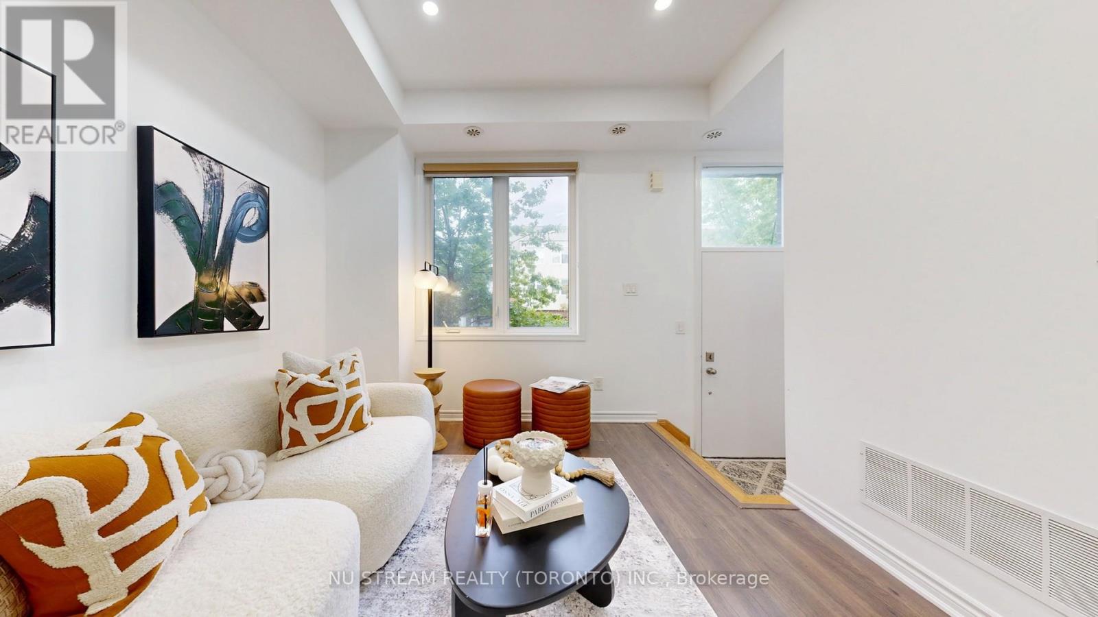 #17 15 HERON PARK PLACE - 5