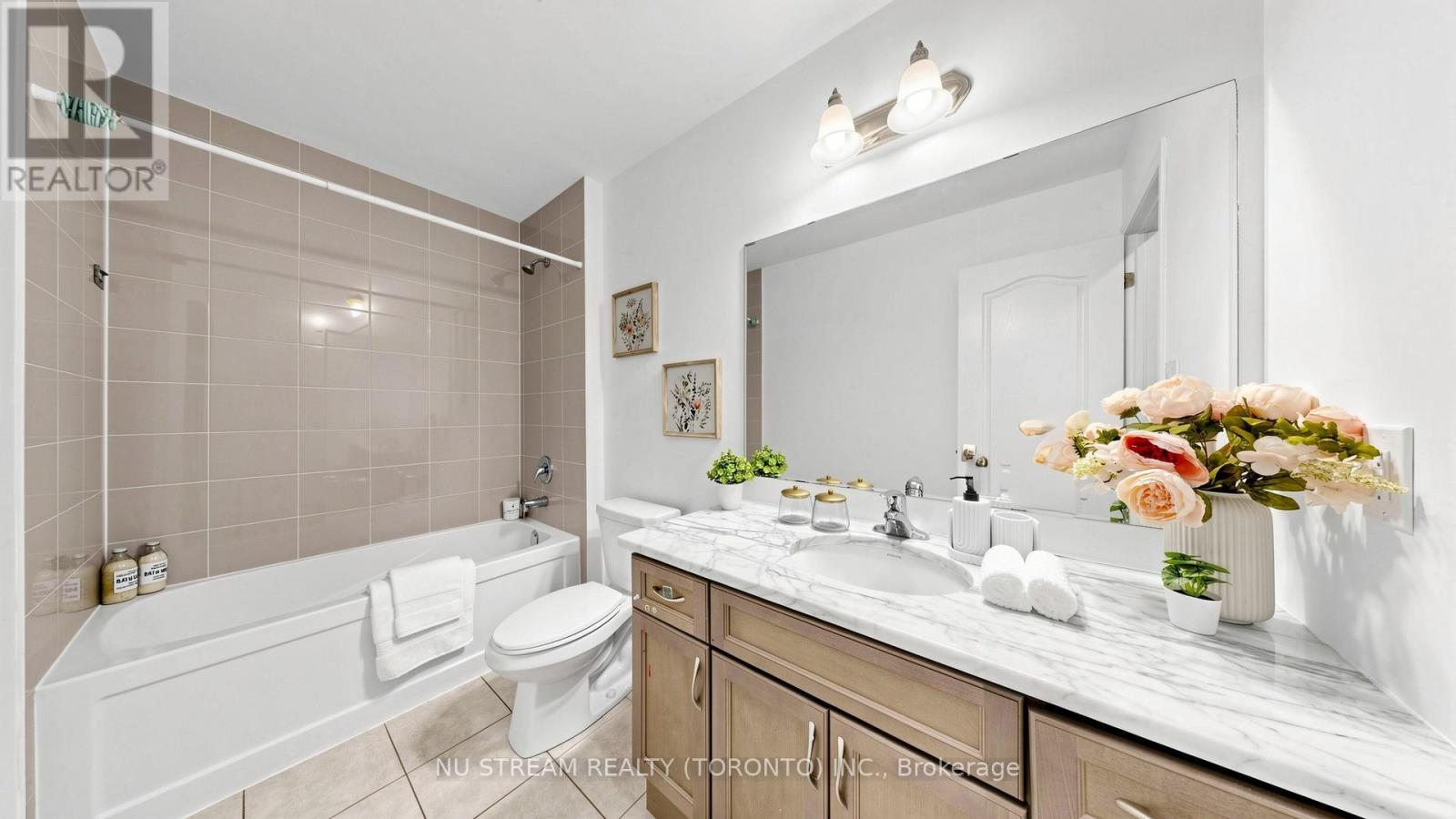 #17 15 HERON PARK PLACE - 34