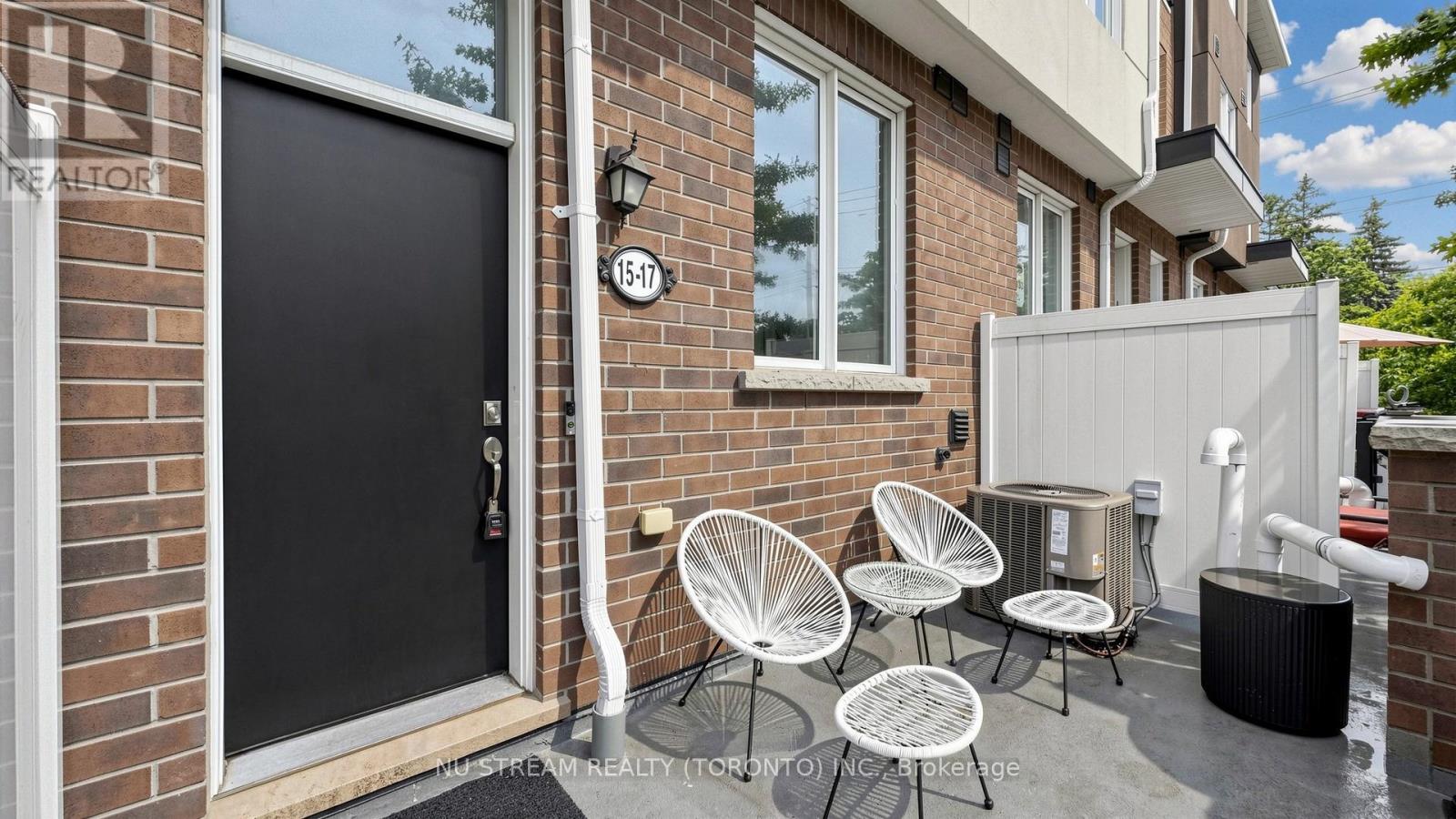 #17 15 HERON PARK PLACE - 3