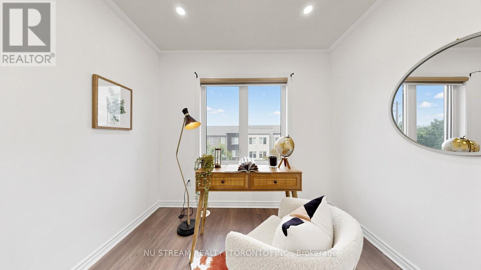 #17 15 HERON PARK PLACE - 32