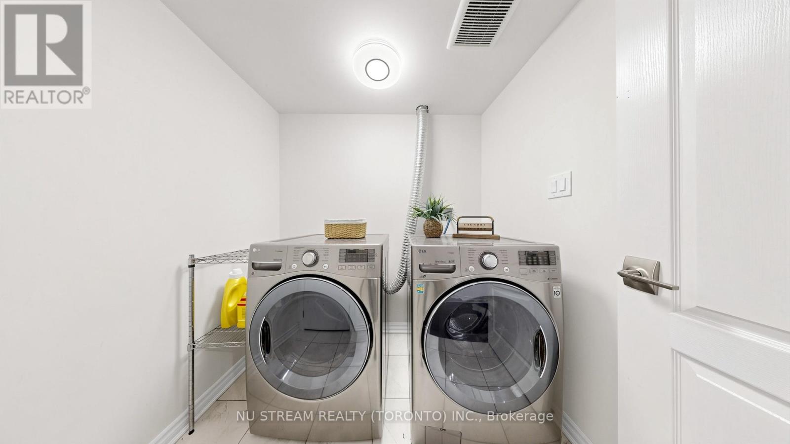 #17 15 HERON PARK PLACE - 36