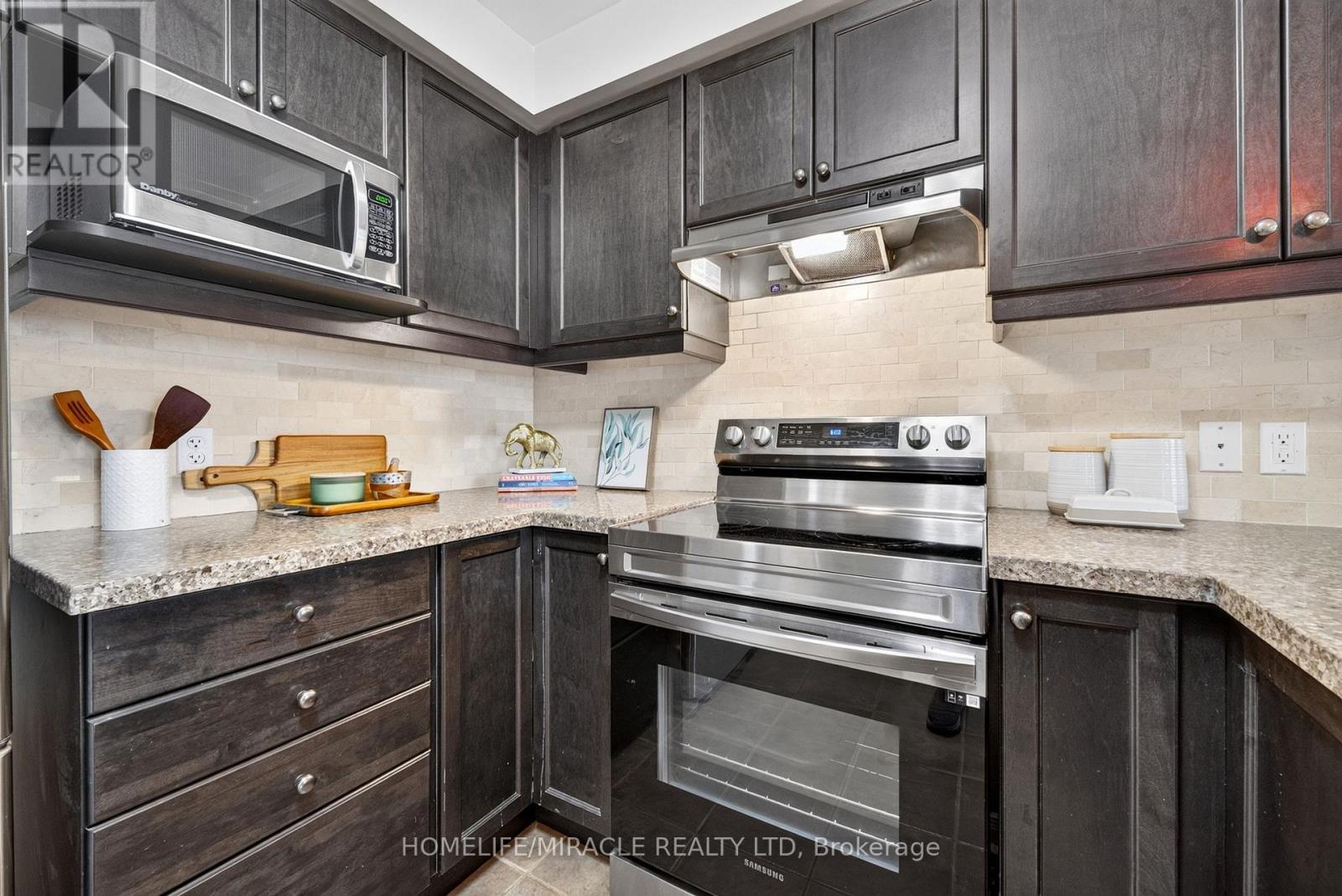 1306 WHITELAW AVENUE - 22