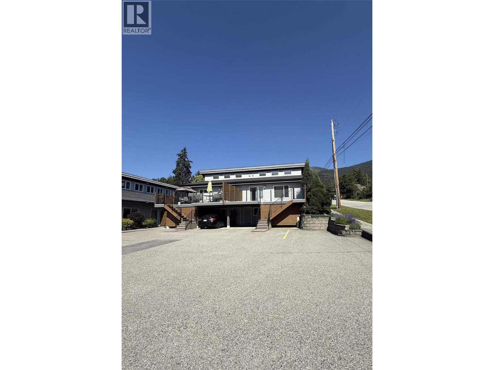 #8 702 Fourth Street - 22