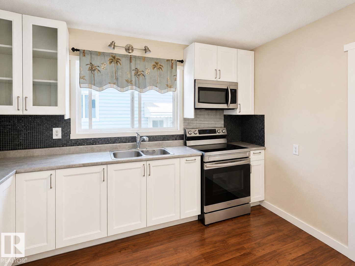 4304 121 AV NW, Beacon Heights, Edmonton photo 4