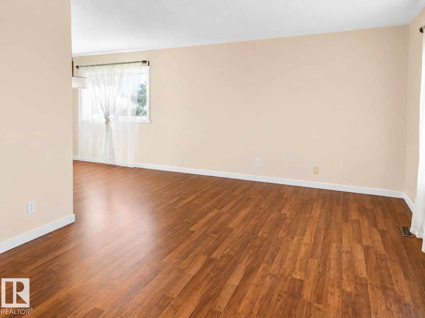 4304 121 AV NW, Beacon Heights, Edmonton photo 3