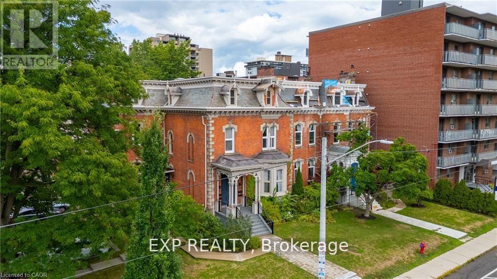 #2 46 HERKIMER STREET - 32