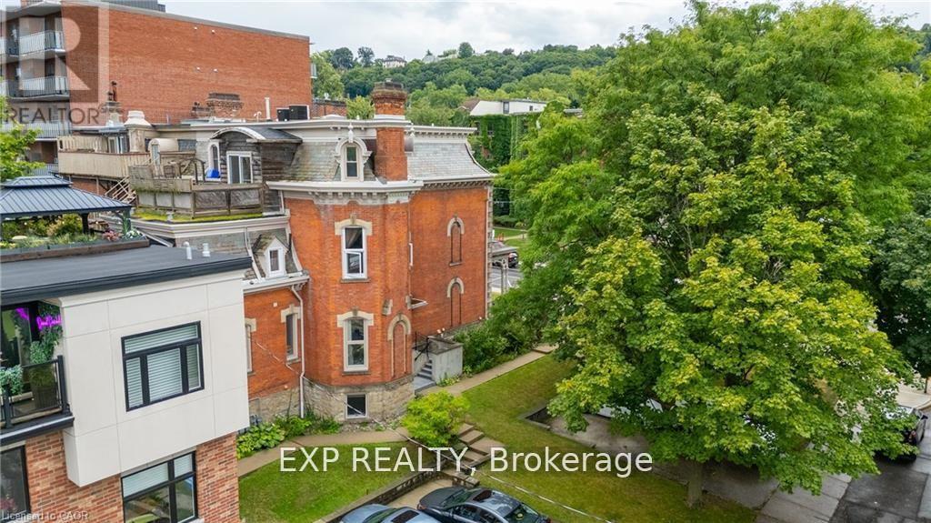 #2 46 HERKIMER STREET - 33