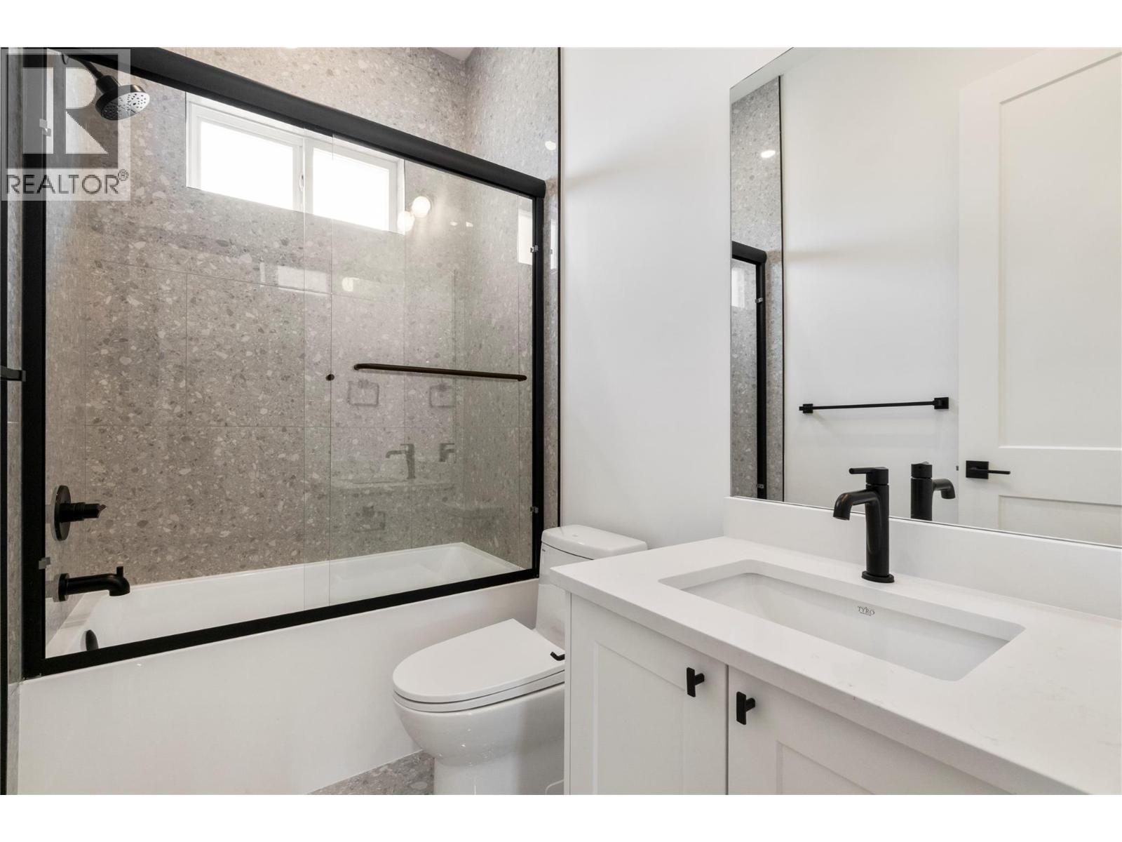 6821 42 Street NE - 29