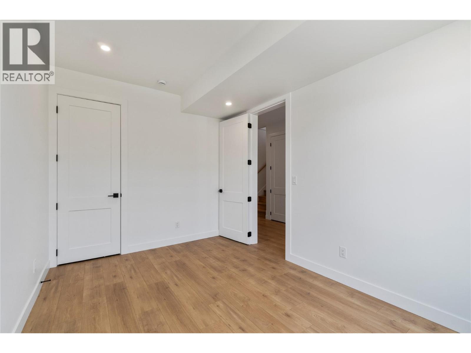 6821 42 Street NE - 31
