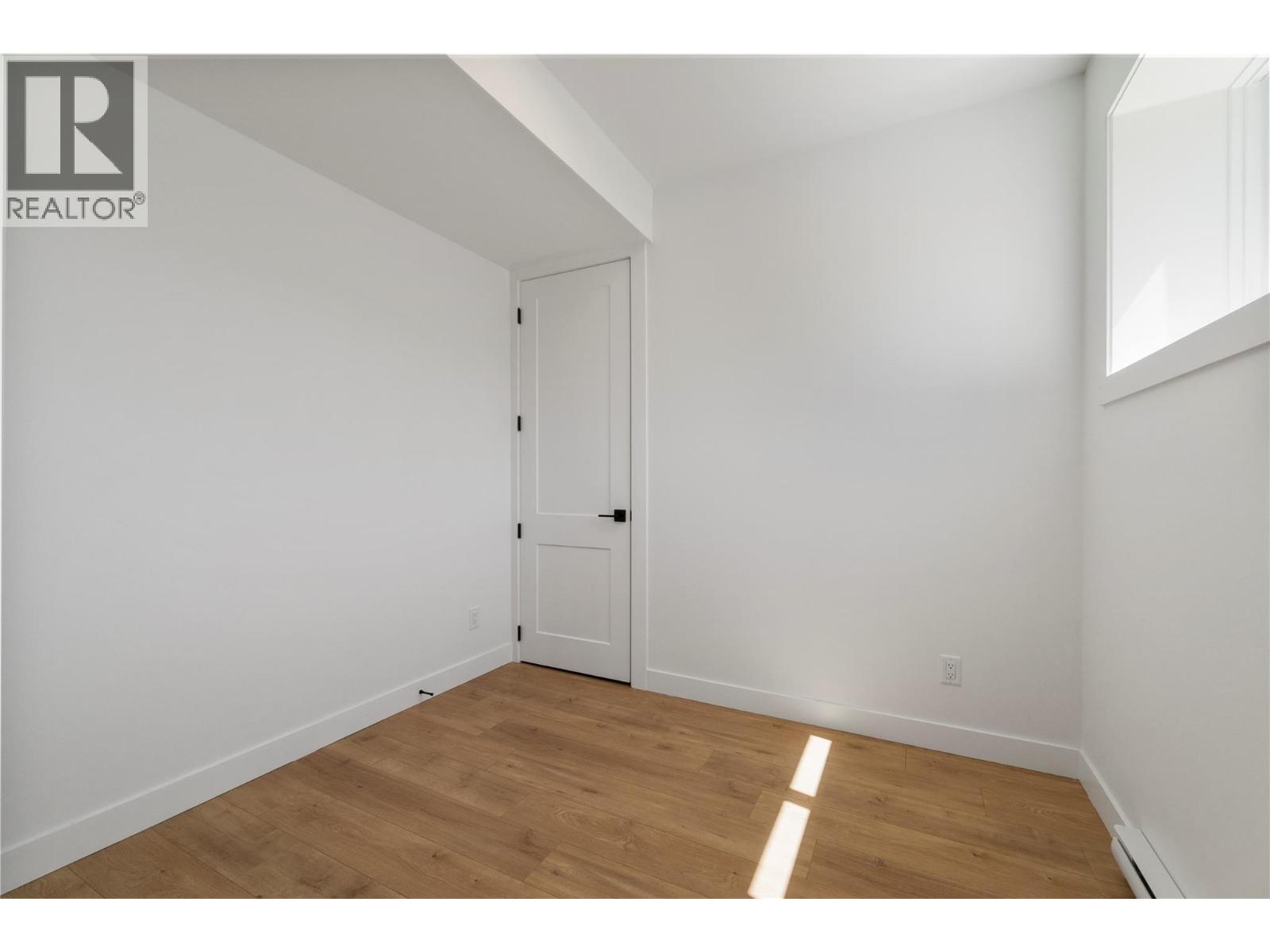 6821 42 Street NE - 35