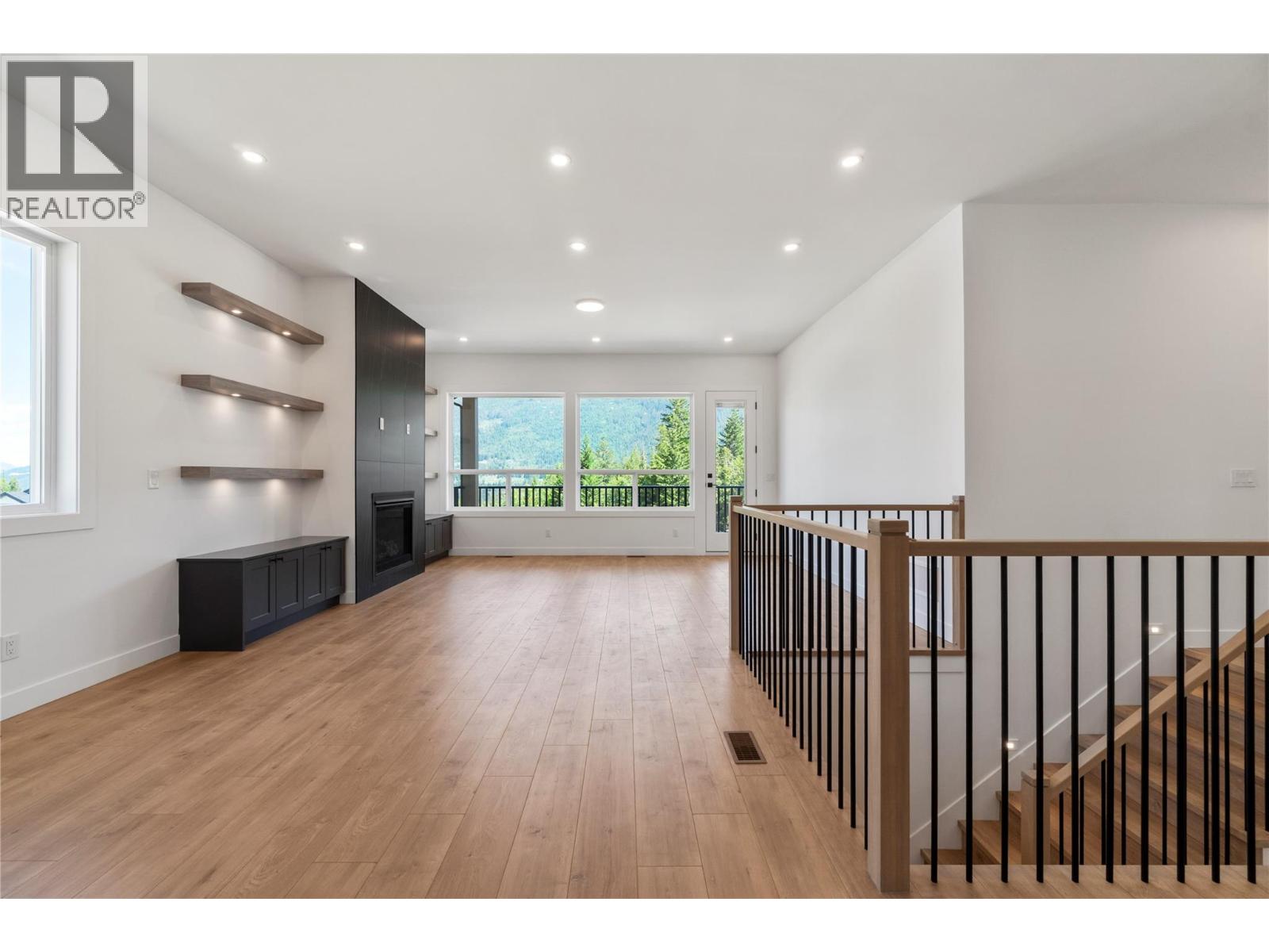 6821 42 Street NE - 10