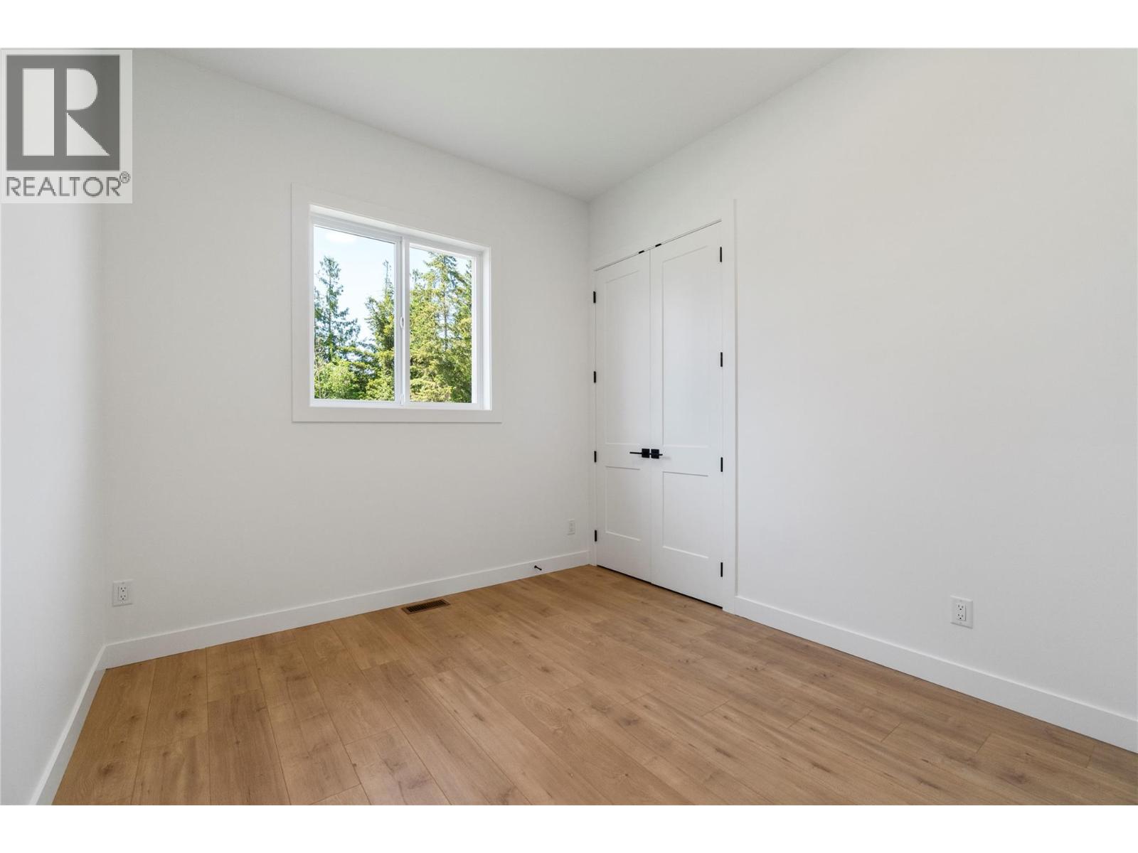 6821 42 Street NE - 27