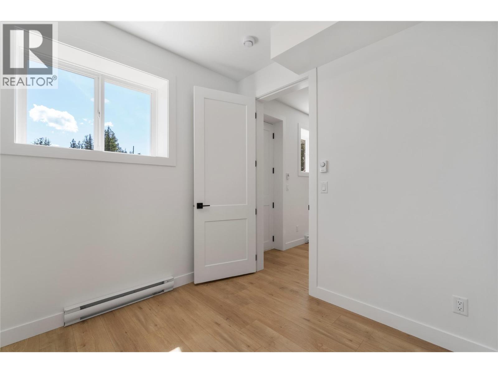 6821 42 Street NE - 36