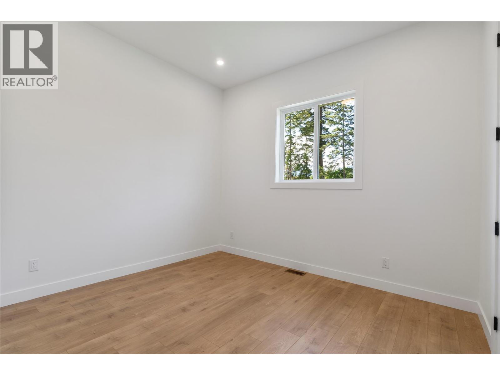 6821 42 Street NE - 28