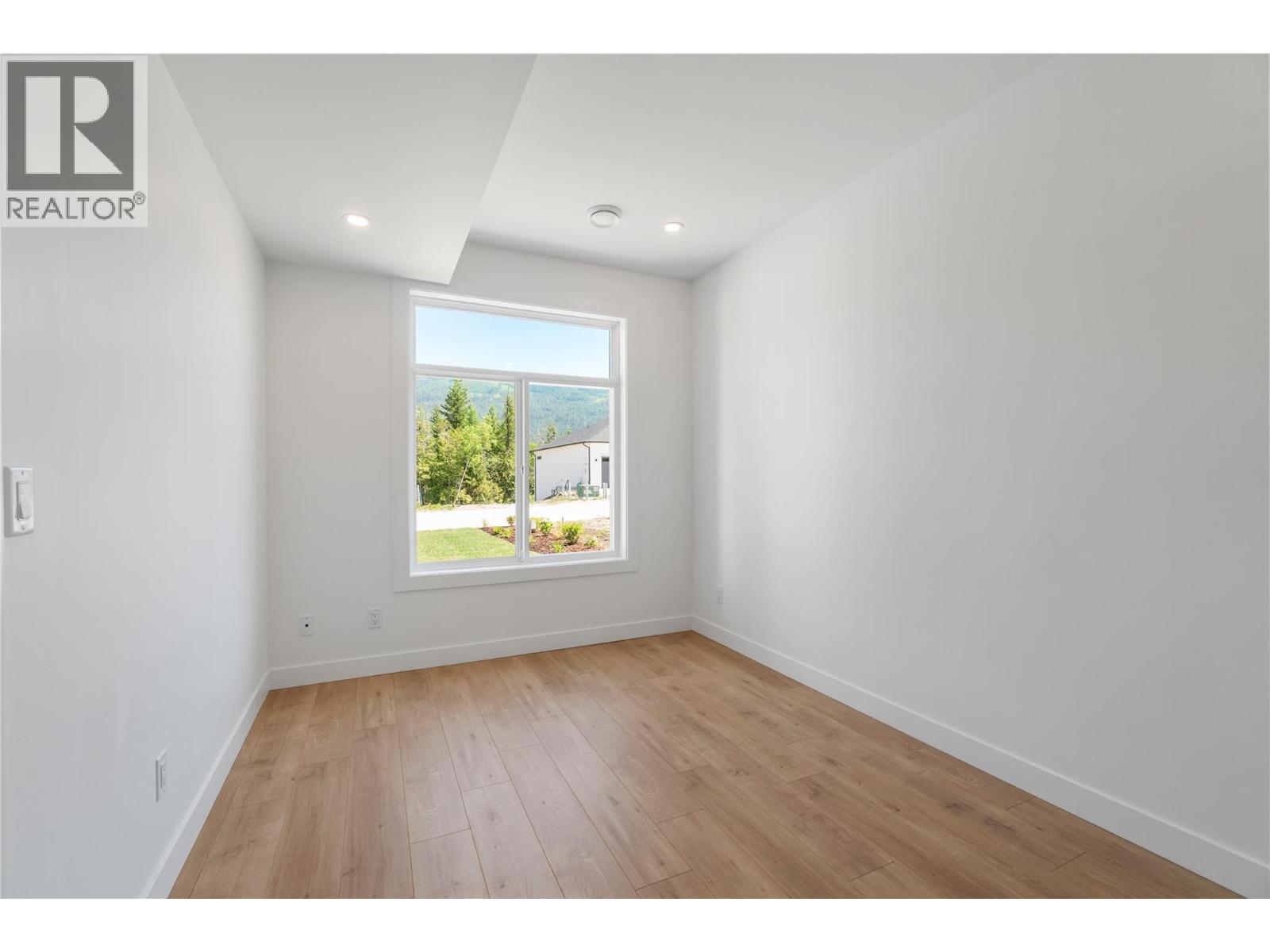 6821 42 Street NE - 30