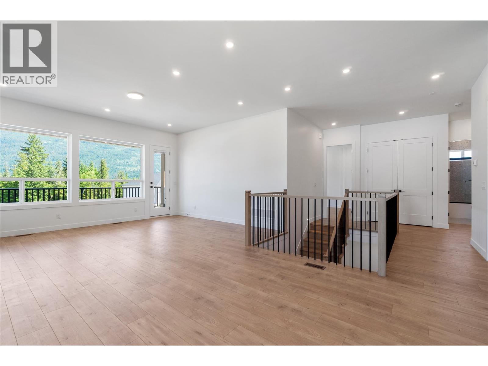 6821 42 Street NE - 11