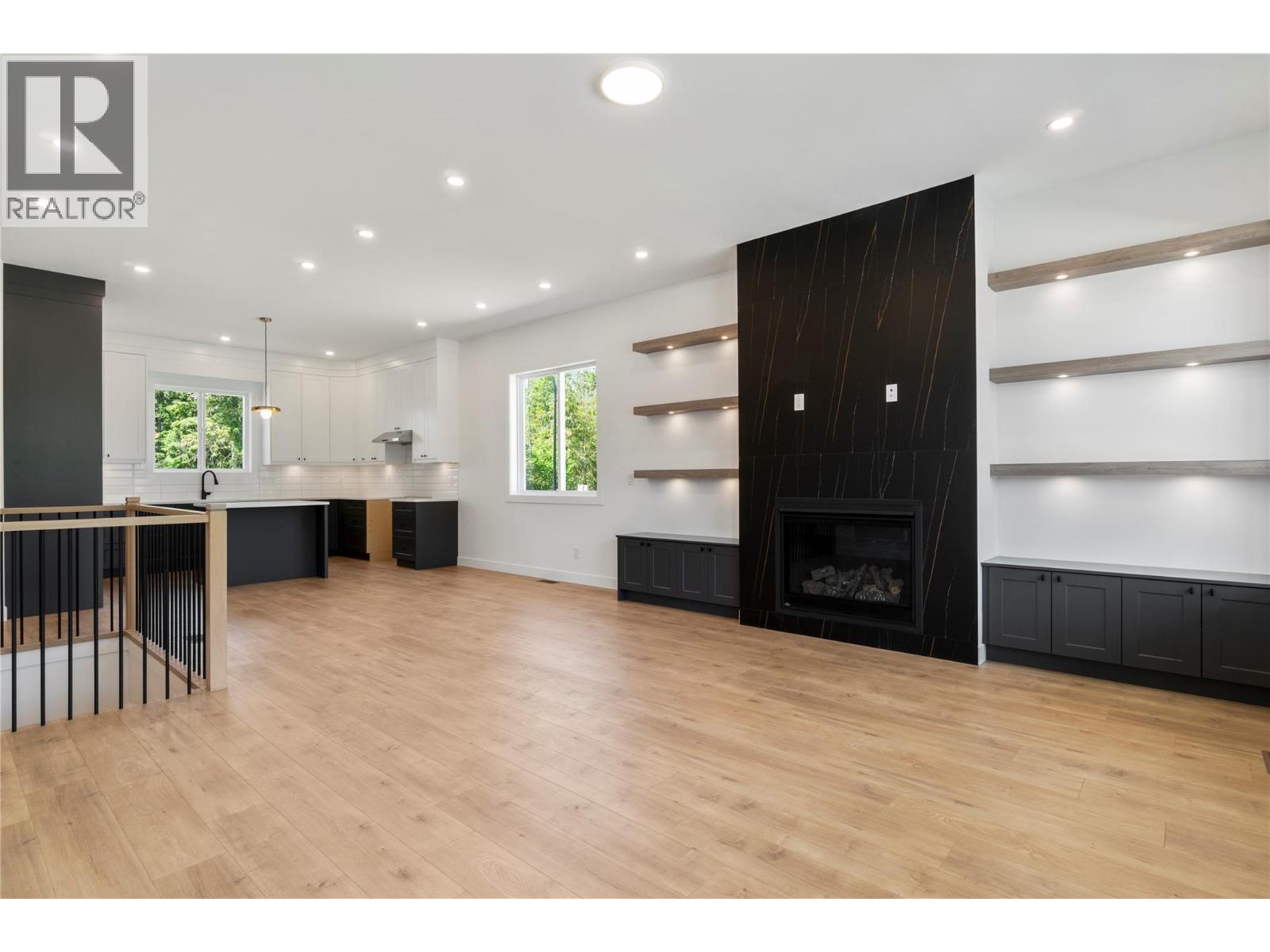 6821 42 Street NE - 14