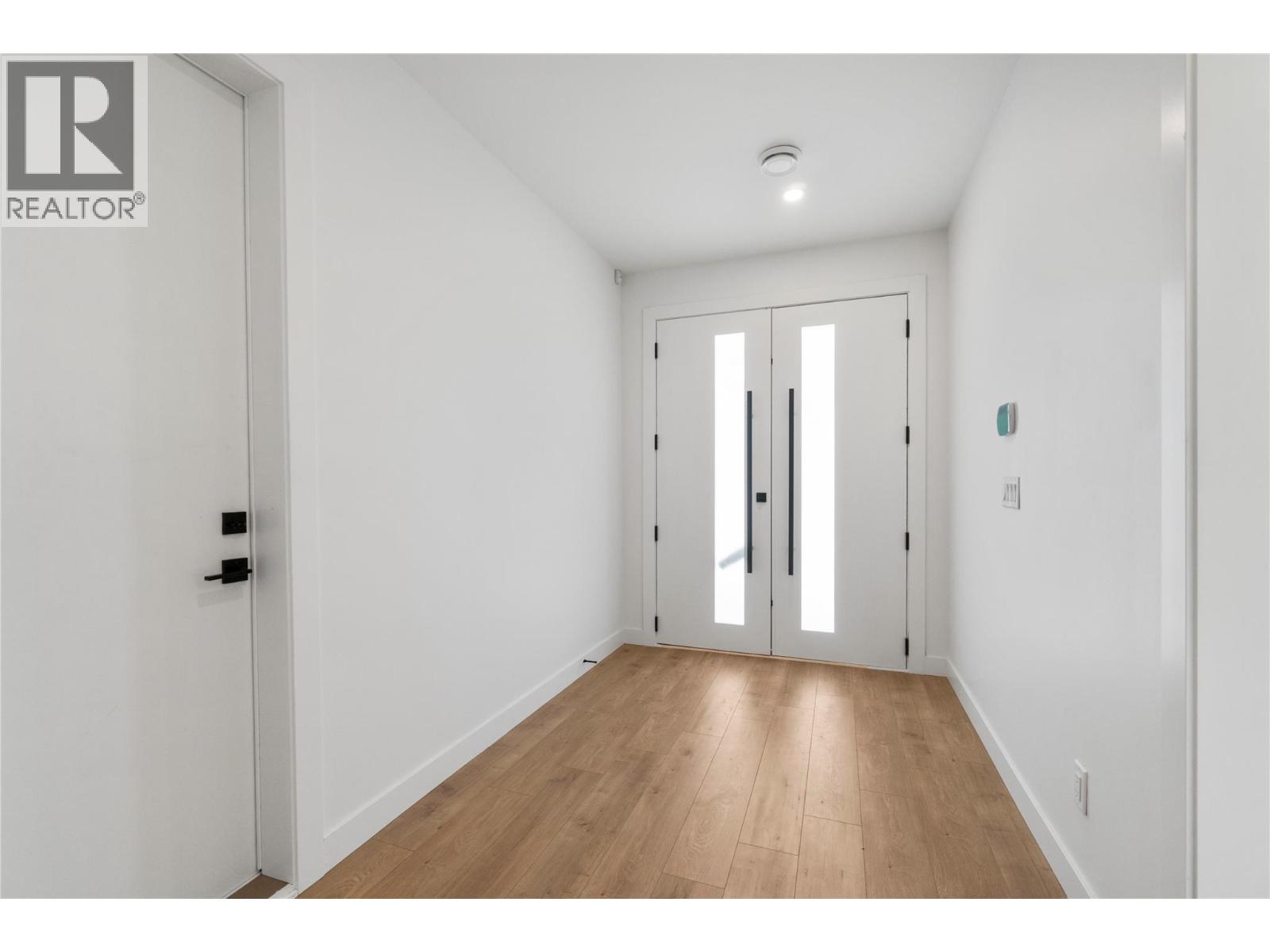 6821 42 Street NE - 2