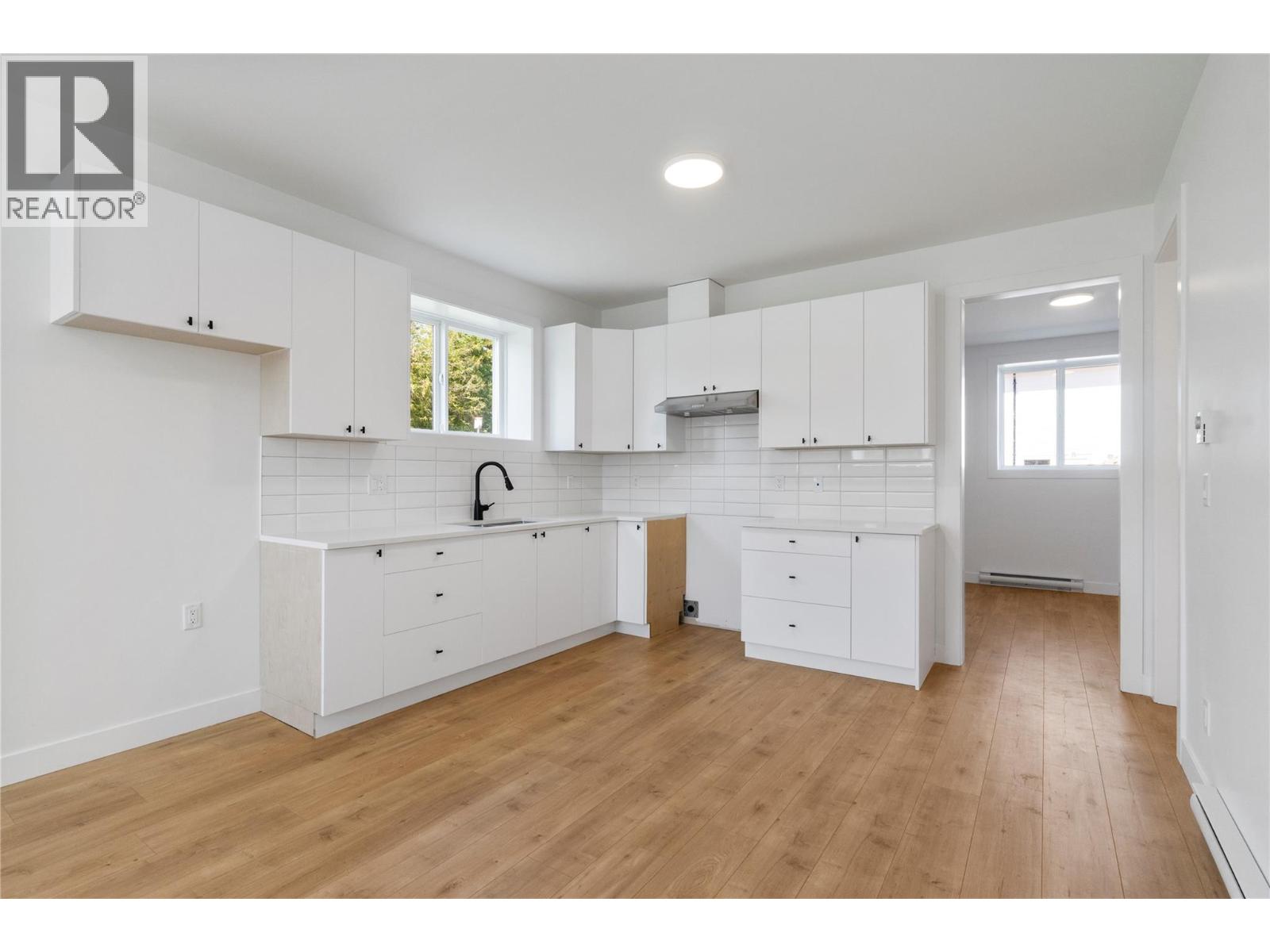 6821 42 Street NE - 32