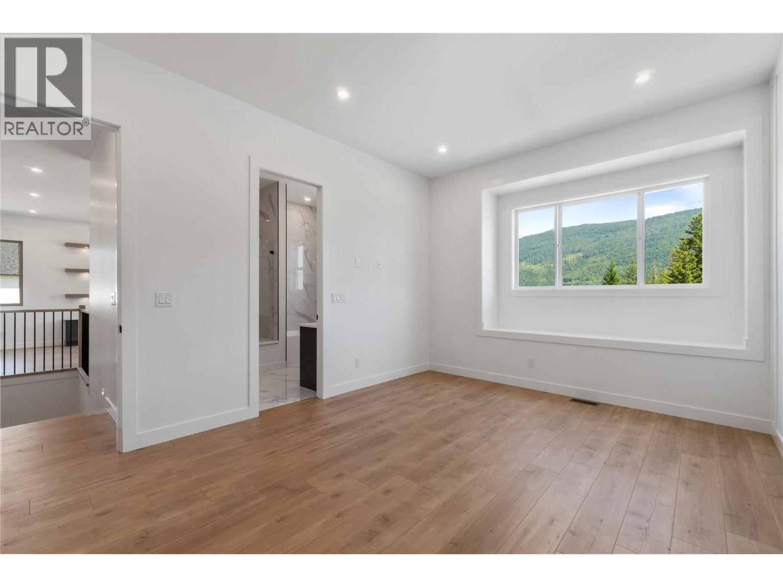 6821 42 Street NE - 20