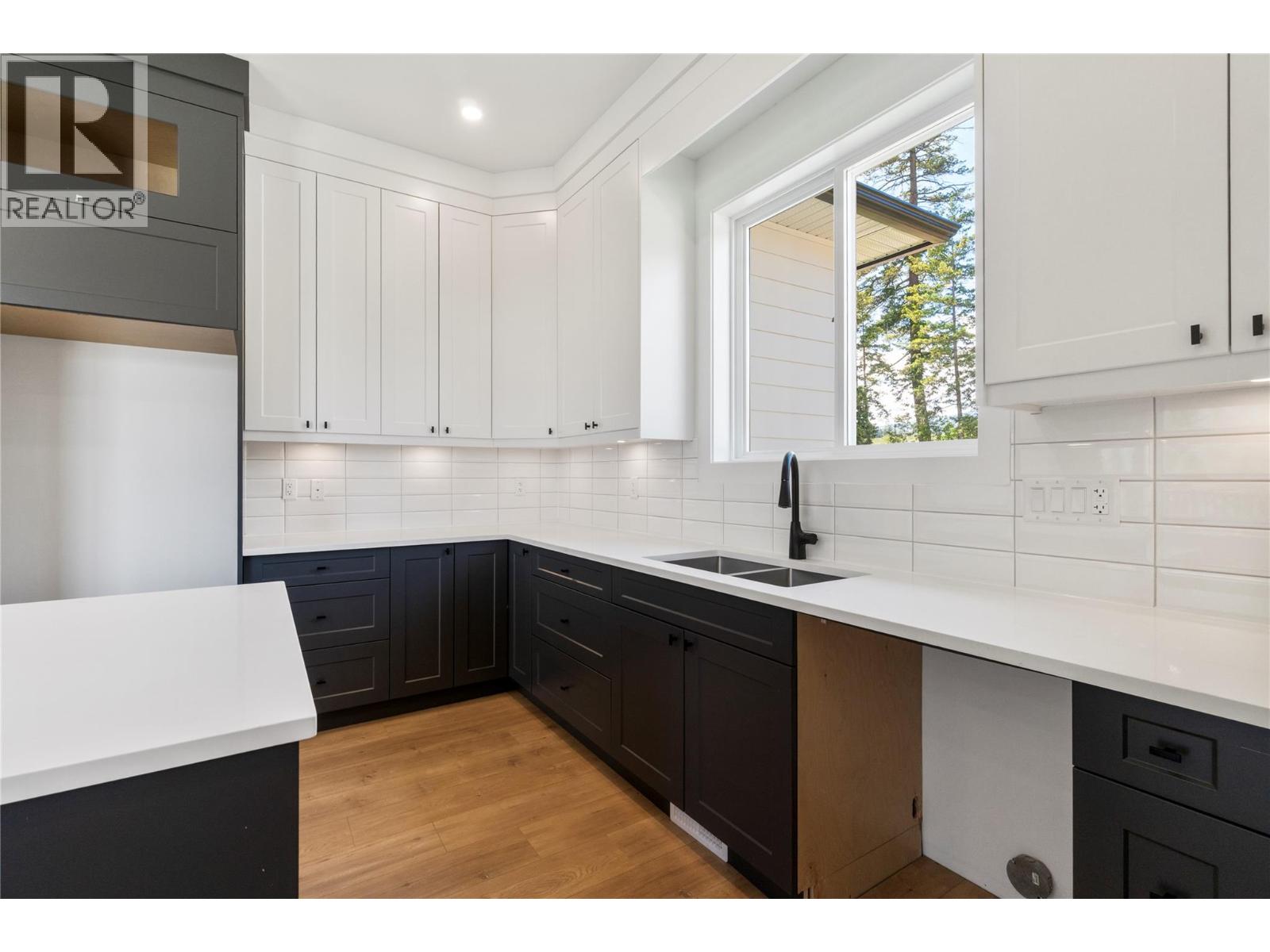 6821 42 Street NE - 9