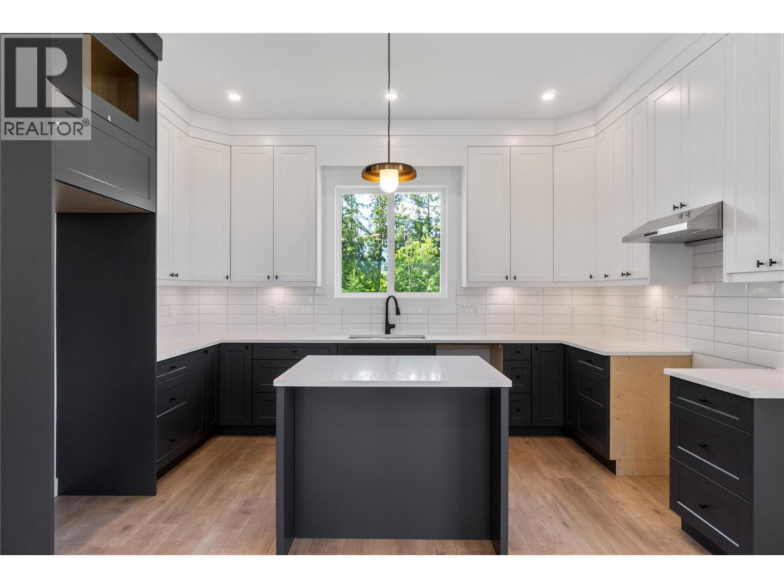 6821 42 Street NE - 8