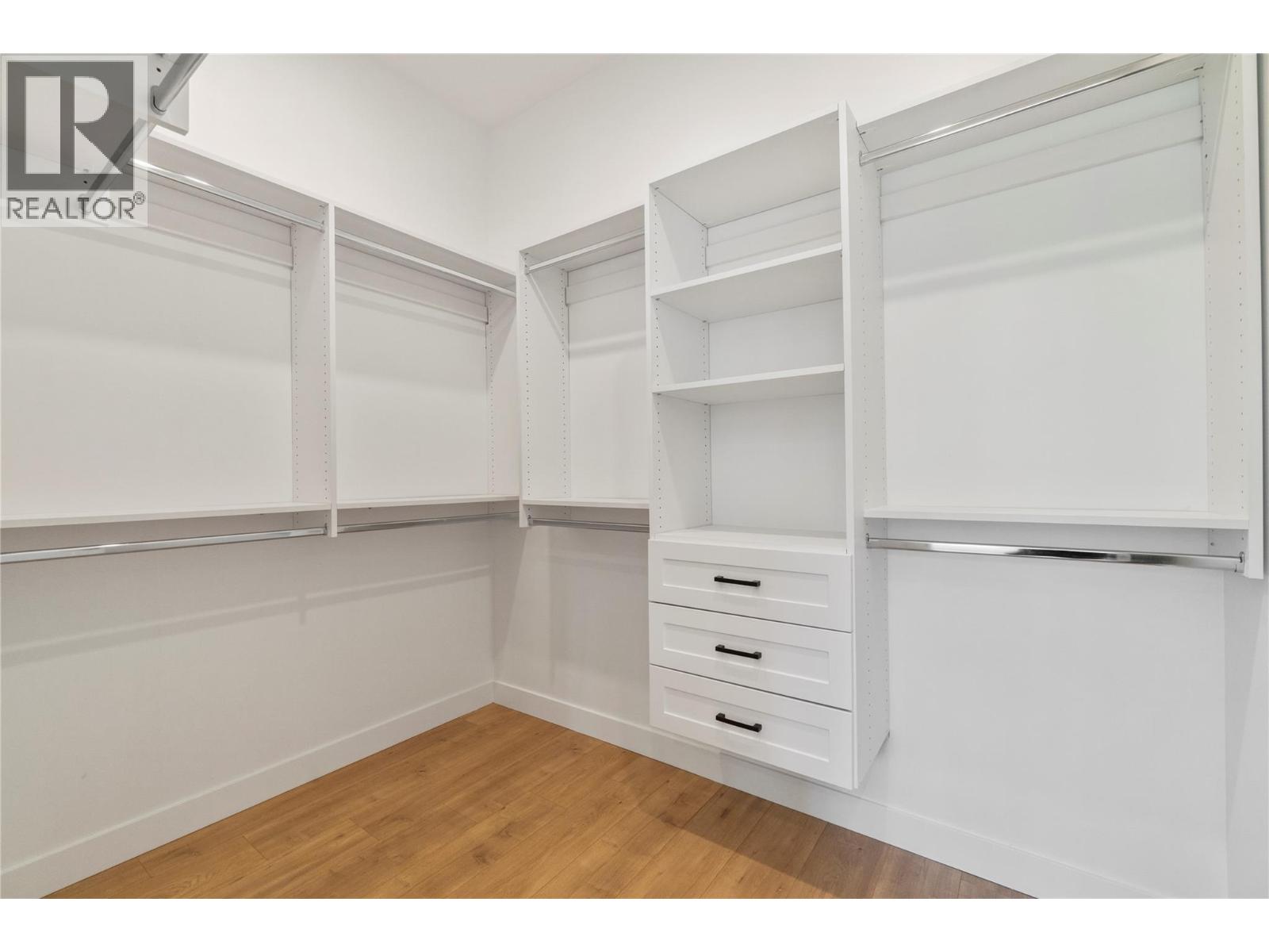 6821 42 Street NE - 23