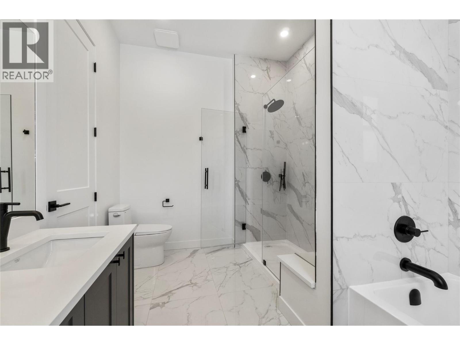 6821 42 Street NE - 26
