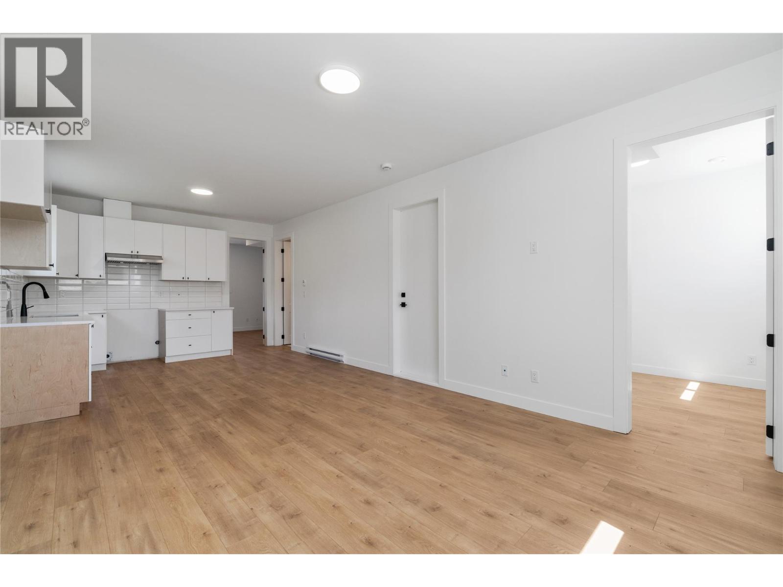 6821 42 Street NE - 34