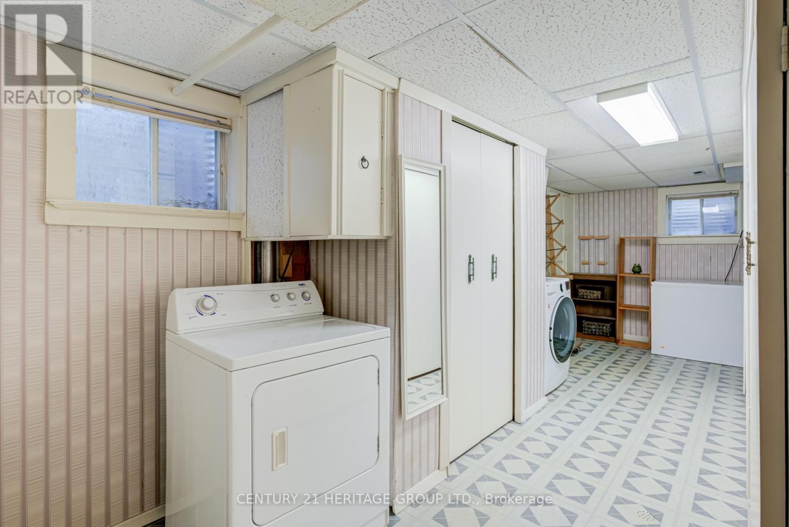 129 BOLTON AVENUE - 36