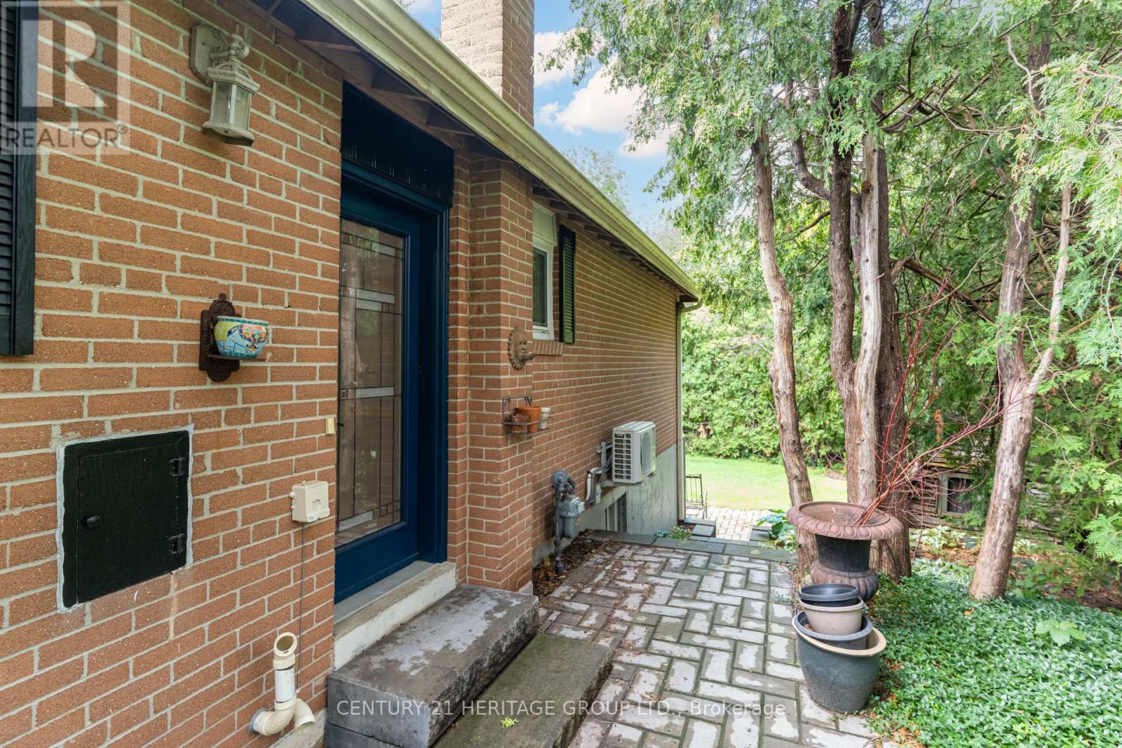 129 BOLTON AVENUE - 43